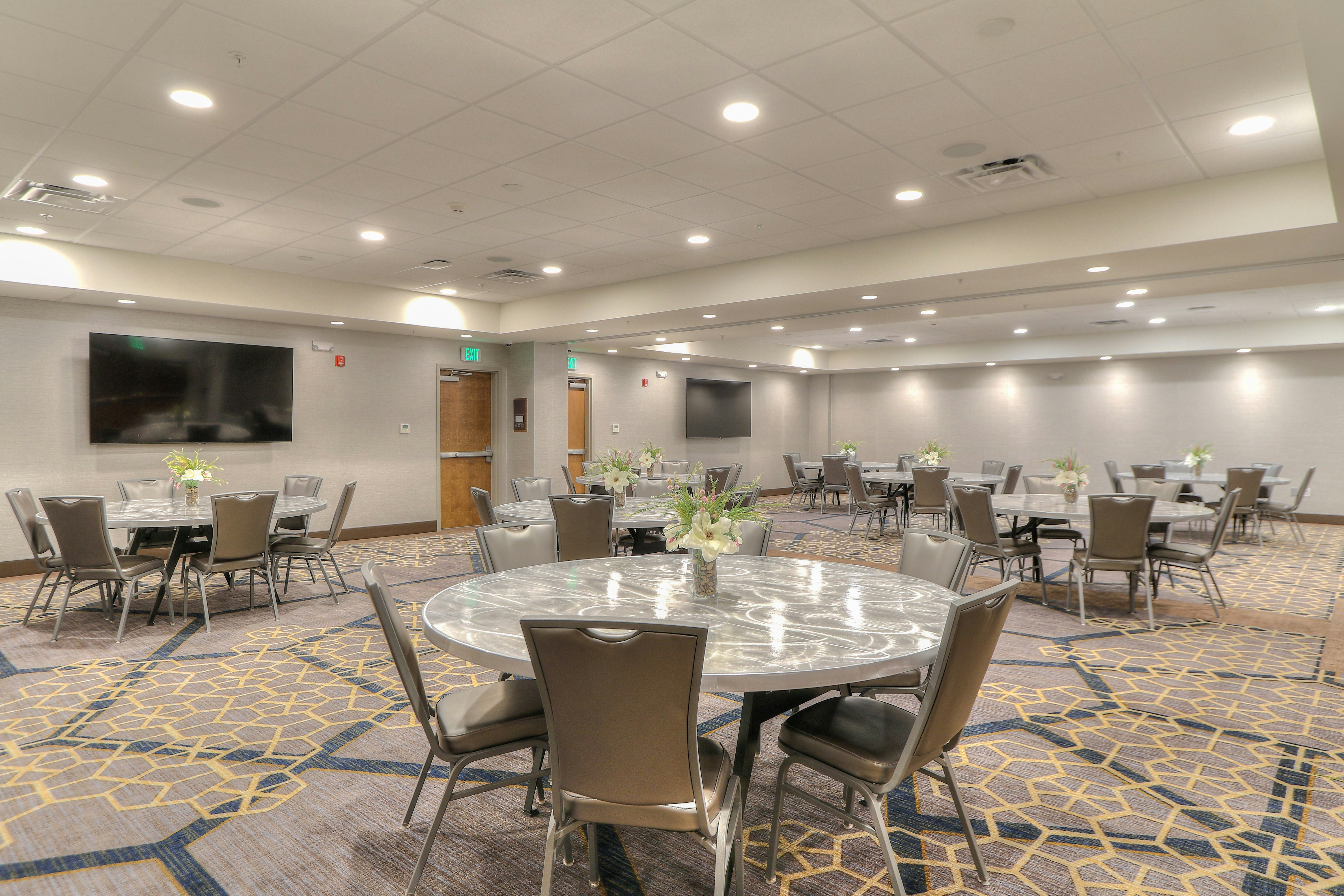 Holiday Inn & Suites Pigeon Forge Convention Center (ex Econo Lodge Hotel) 25/30