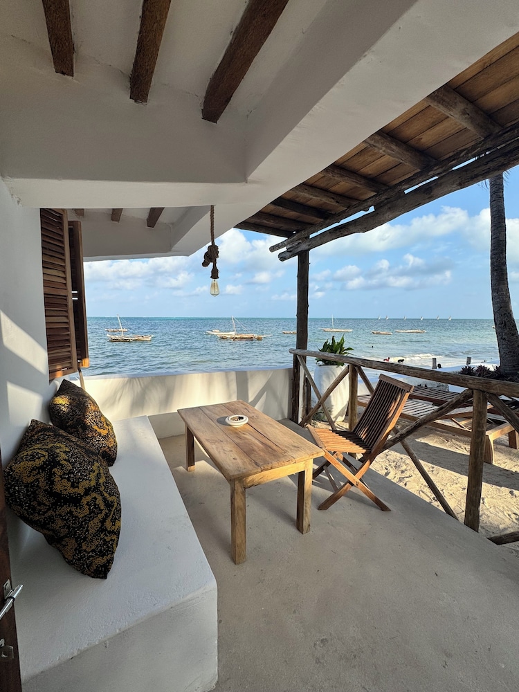 Mango Beach House 27/50