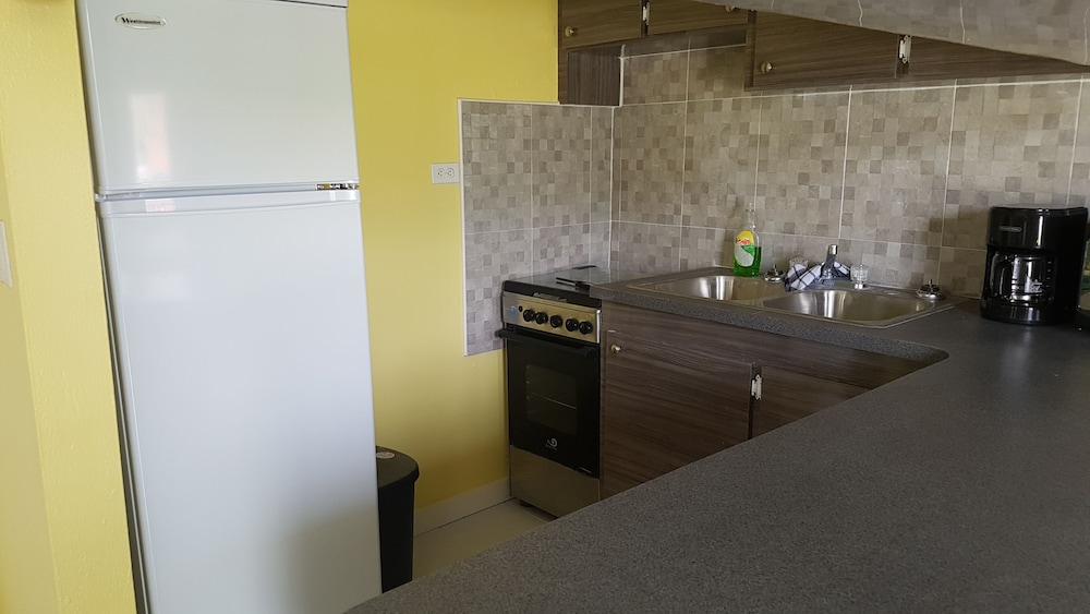 Bahama Breeze Apartments 13/13
