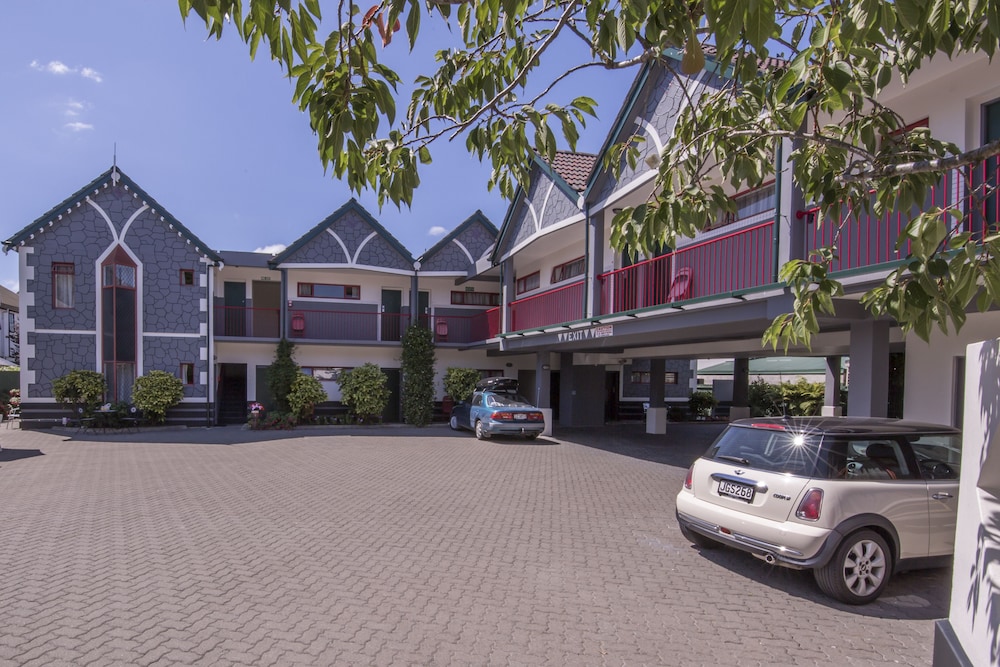 Amross Court Motor Lodge 6/50