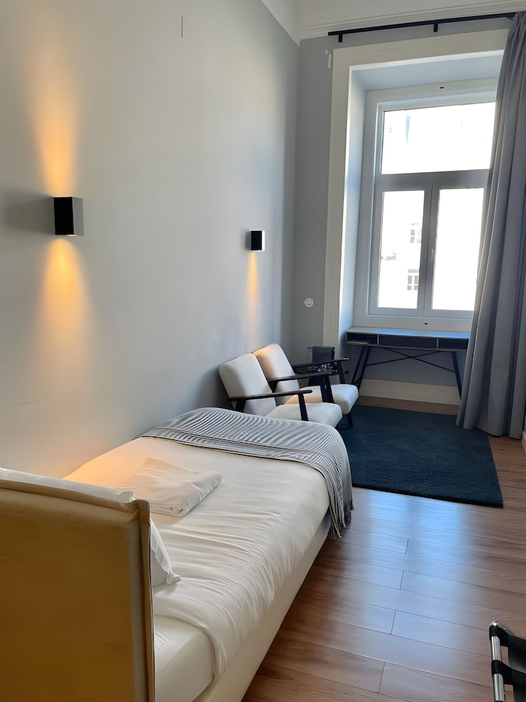 Lisbon Check-In Guesthouse 5/40