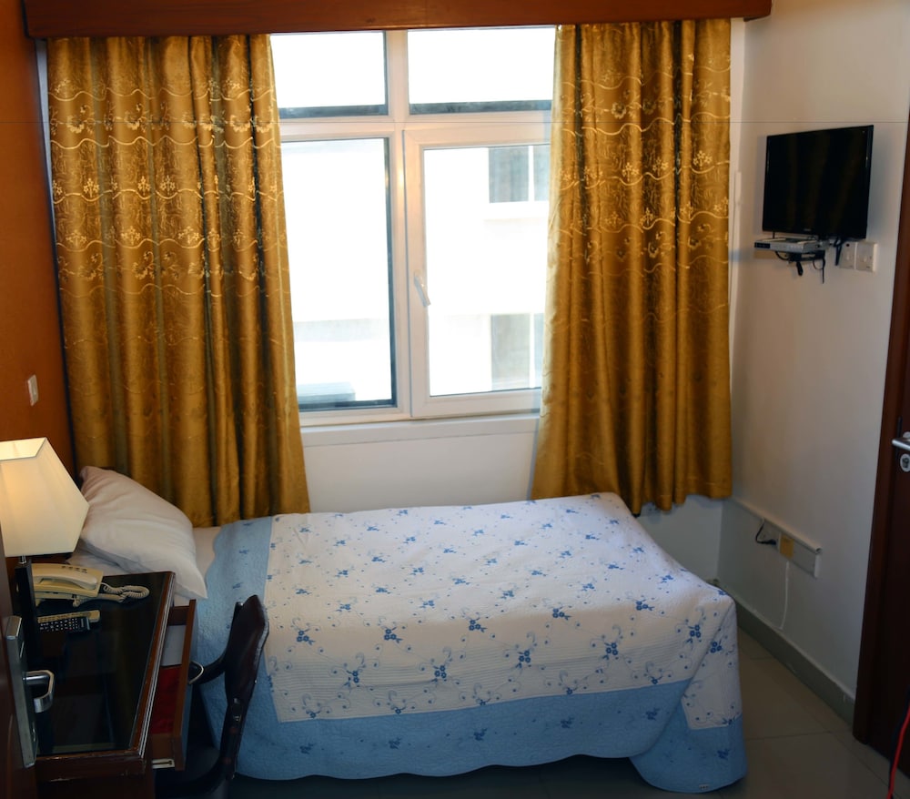 Rainbow Hotel 24/50