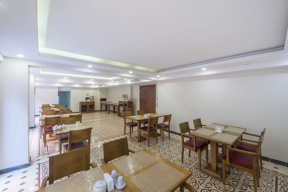Lalinn Hotel 67/72