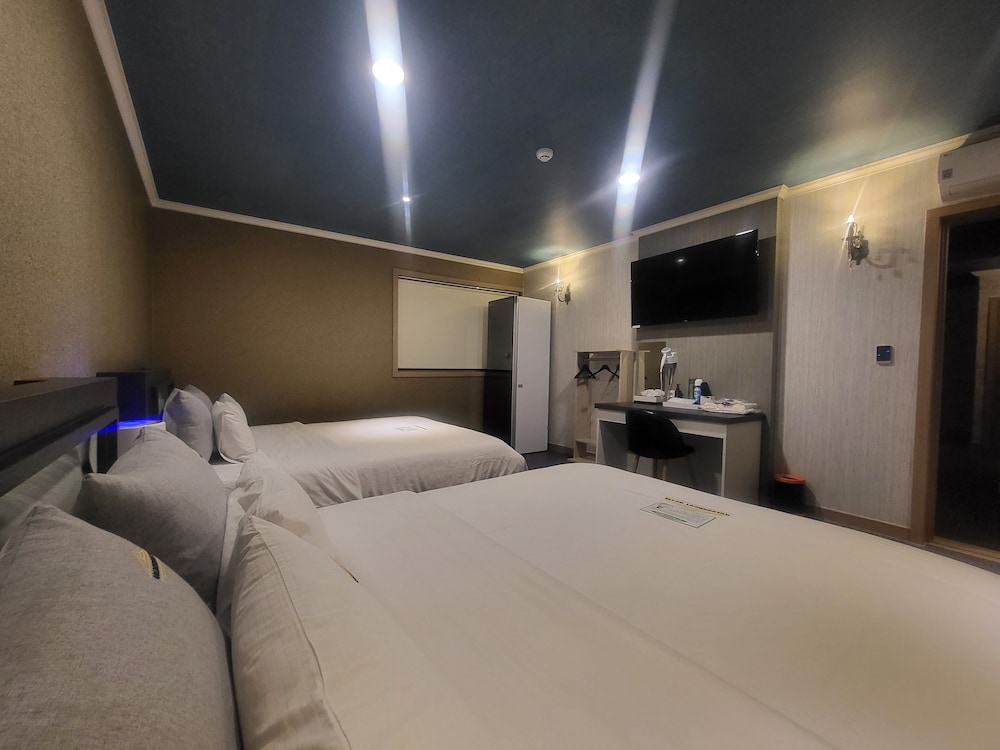 Royal, Style, Suite, 2 King Beds