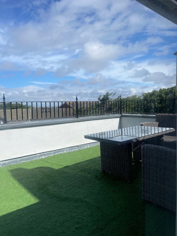 Beach House 3 Bed Penthouse Apartment 46/50
