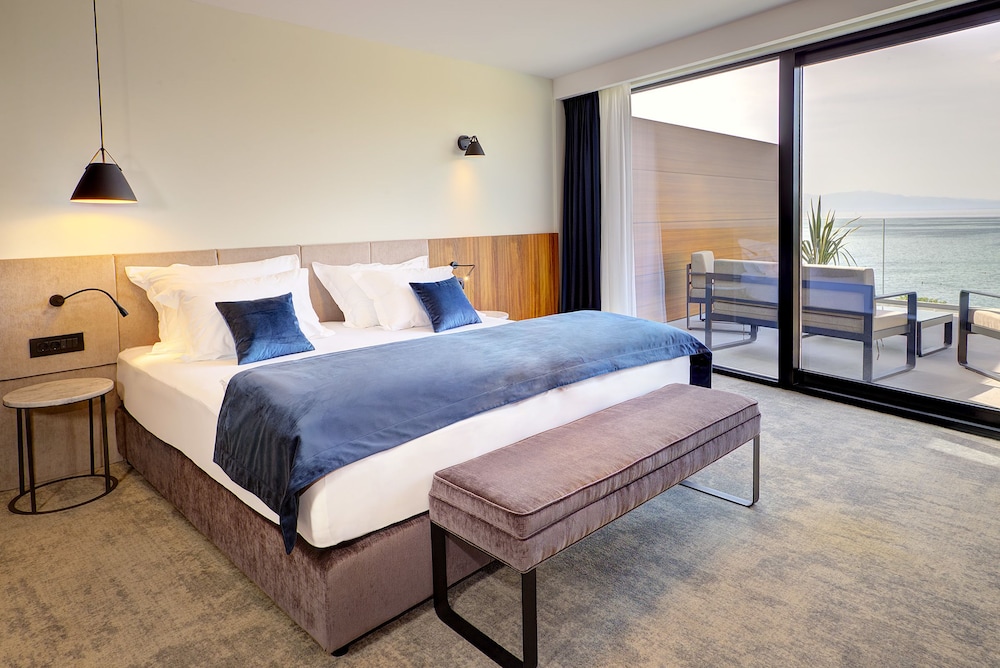 Riva Luxury Hotel 8/69
