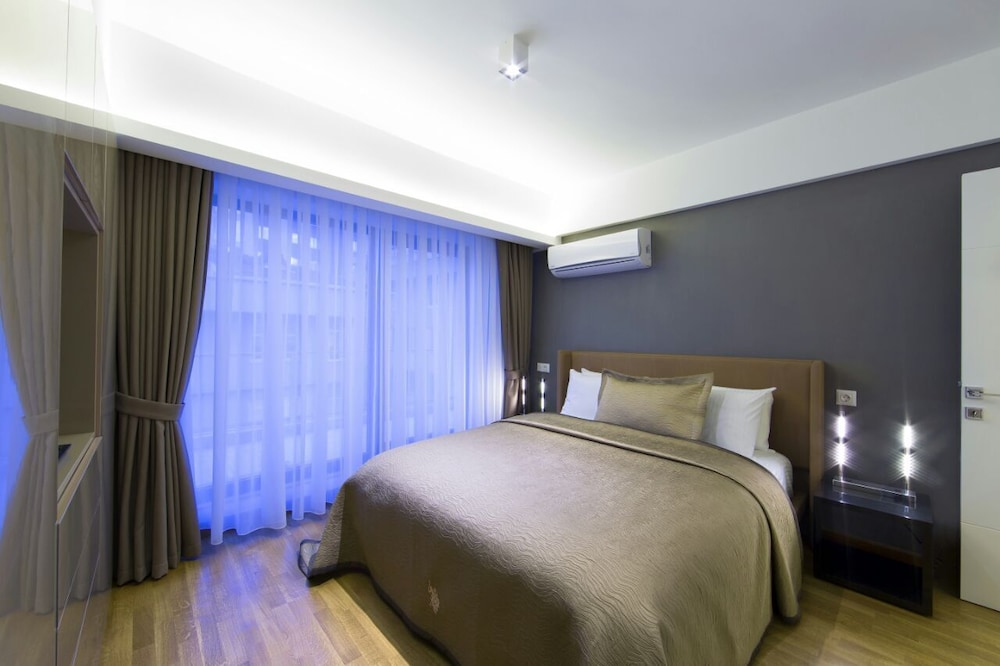 2 BEDROOMS, BUSINESS, SUITE, CITY VIEW, TERRACE