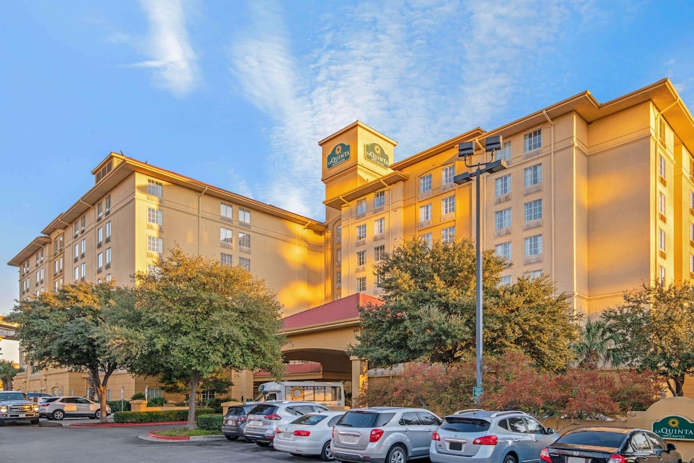 La Quinta Inn & Suites by Wyndham San Antonio Airport in SAN ANTONIO - TX