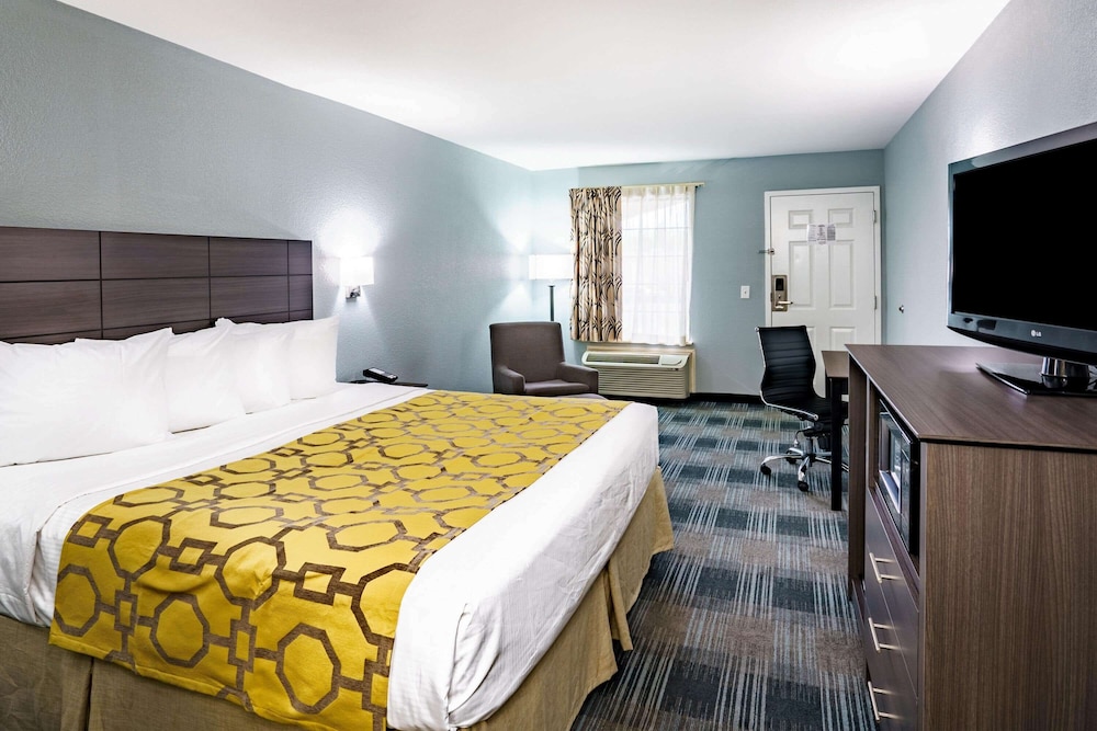 Baymont By Wyndham Gallatin 15/24