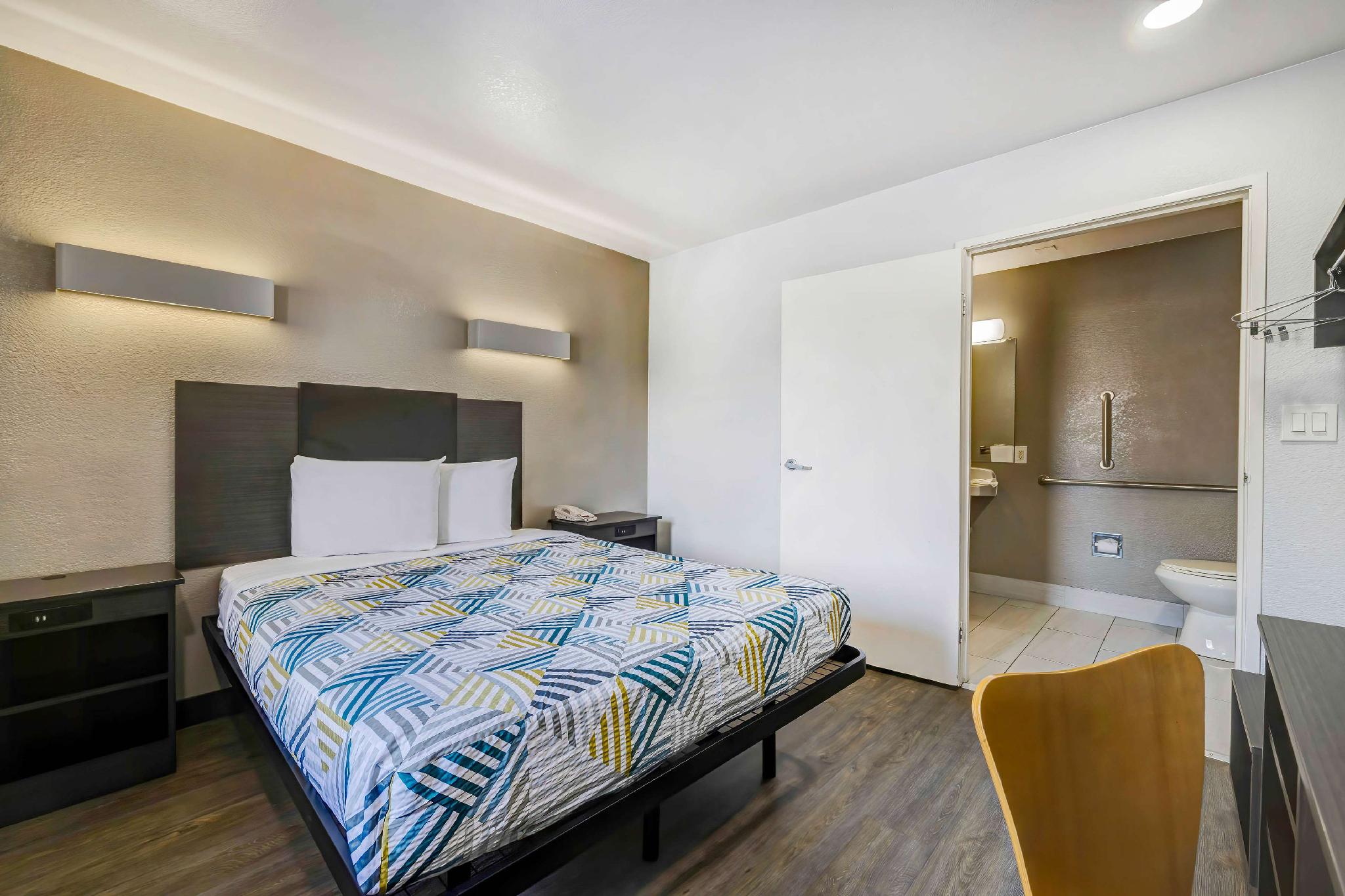 1 Full Bed - Mob Acc Ri Shwr Nsmk Micfridge