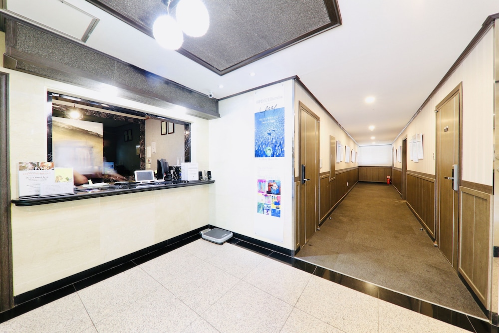 Gallery Hotel Be 7/50