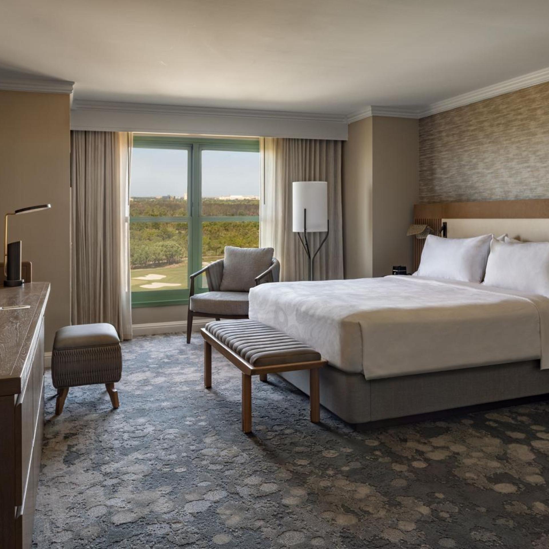 Executive, Suite, King Bed, Lake Front, Sofa, Accessible