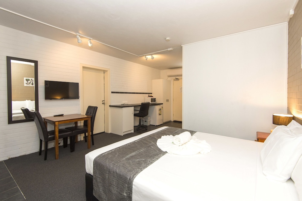 Mid City Motor Inn 19/64