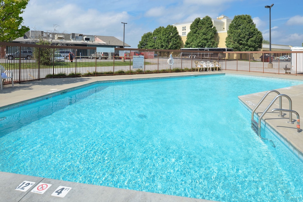 New Victorian Inn & Suites image