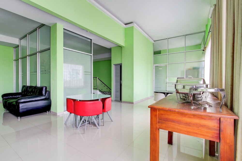 Hotel O Jalan Slamet Riyadi Near Bandara Adi Soemarmo Formerly Amanah Sejahtera 28/32