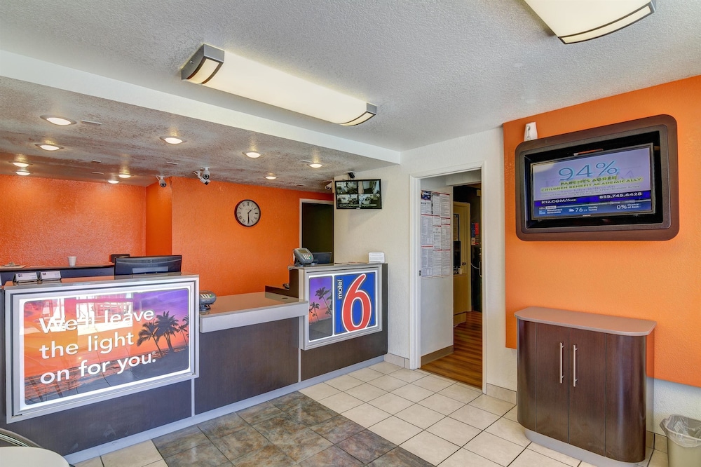 Motel6 Simi Valley, CA 8/50