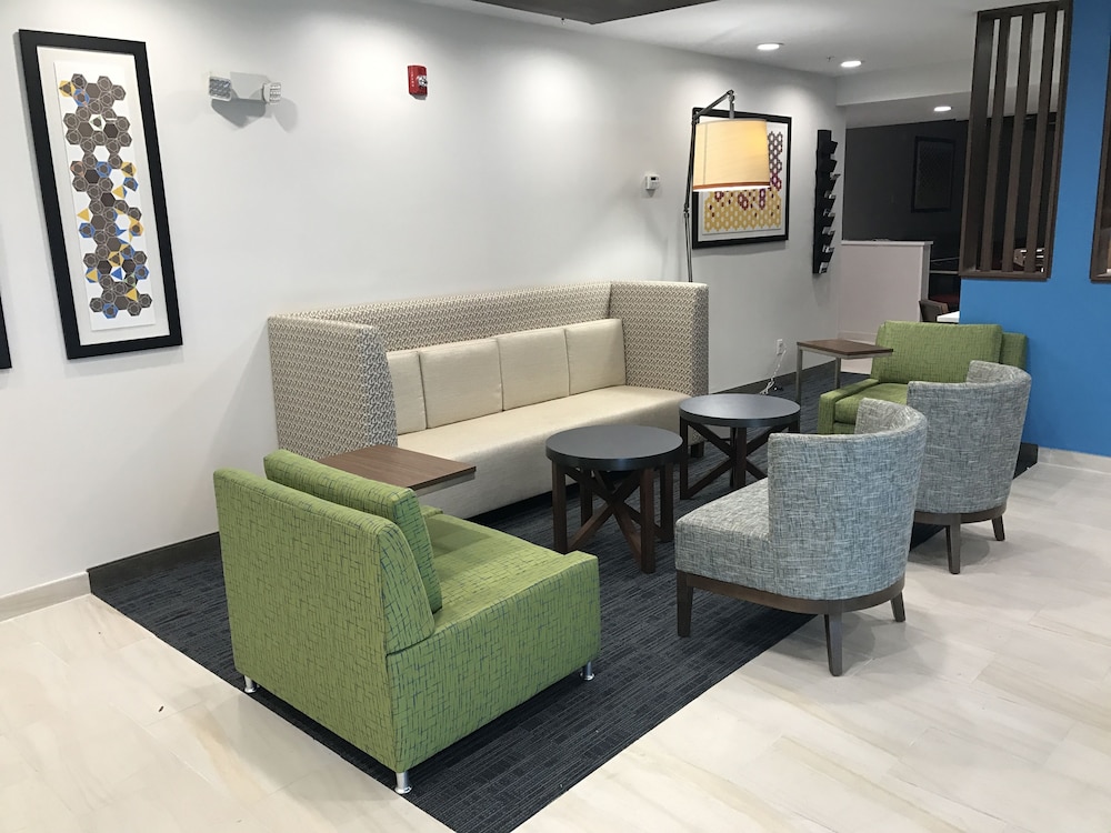 Holiday Inn Express Naples South I 75 50/67