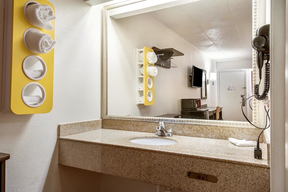 Motel6 Grove City, OH 41/47