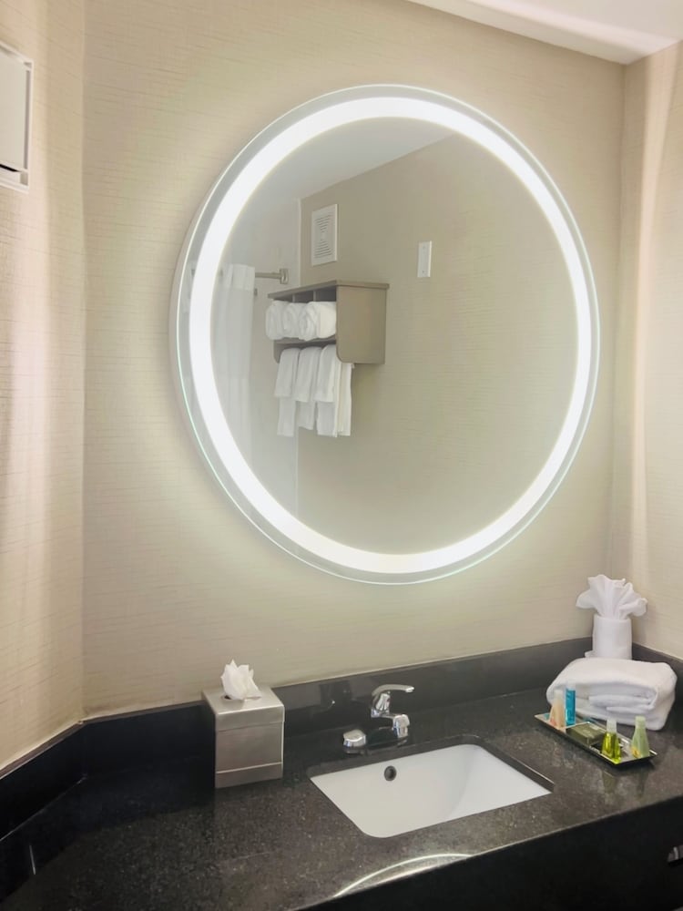Upgrade, Suite, 2 Queen Beds, Sofa, Accessible
