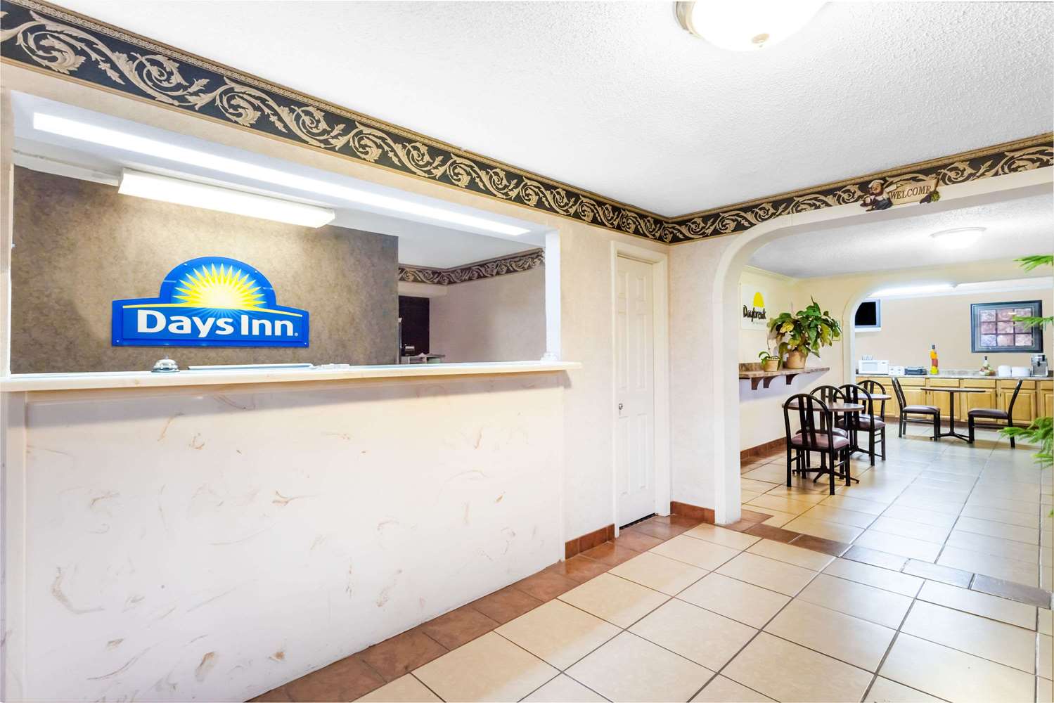 Days Inn By Wyndham Martin 5/16