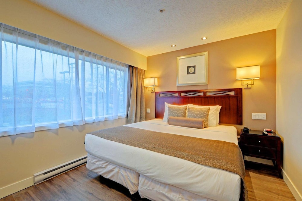 Red Lion Inn & Suites 23/69