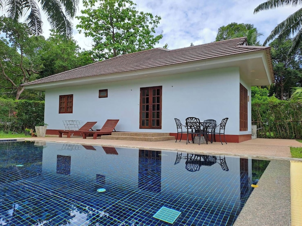 Alisea Pool Villas 9/65