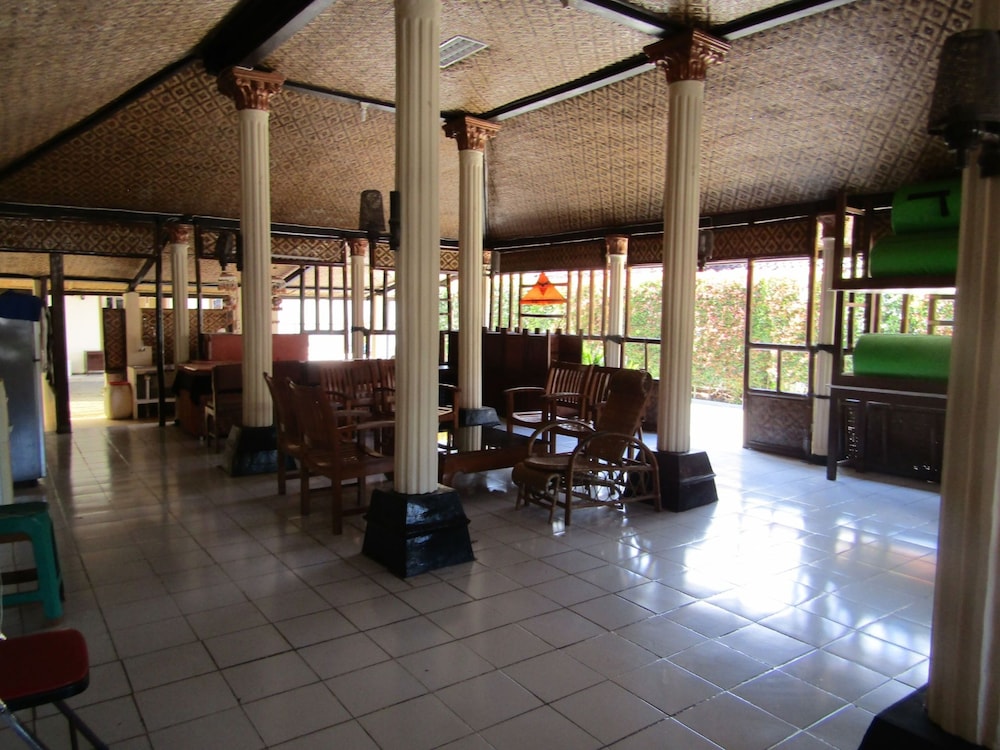 Hotel Family Syariah 1 by ZUZU 19/26