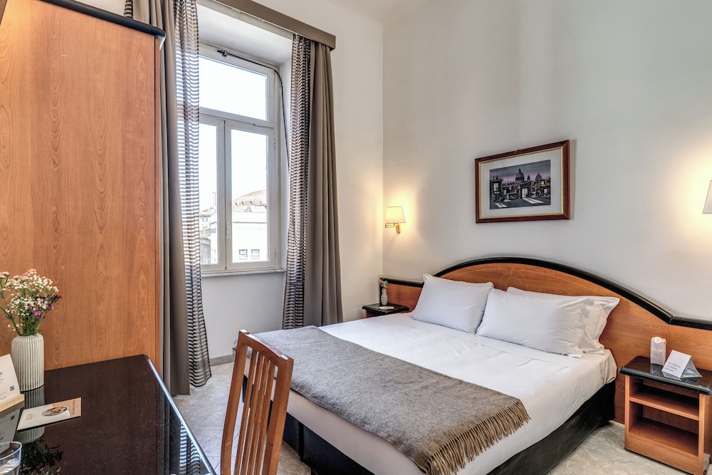 Room, Triple, 1 Double and 1 Single Bed, Hotel Sonya 7/10