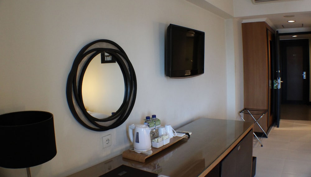 Hotel Santika Pandegiling 49/55