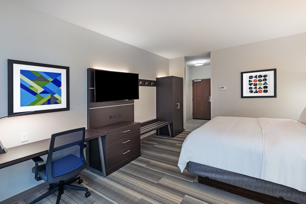 Holiday Inn Express & Suites Purcell 14/48