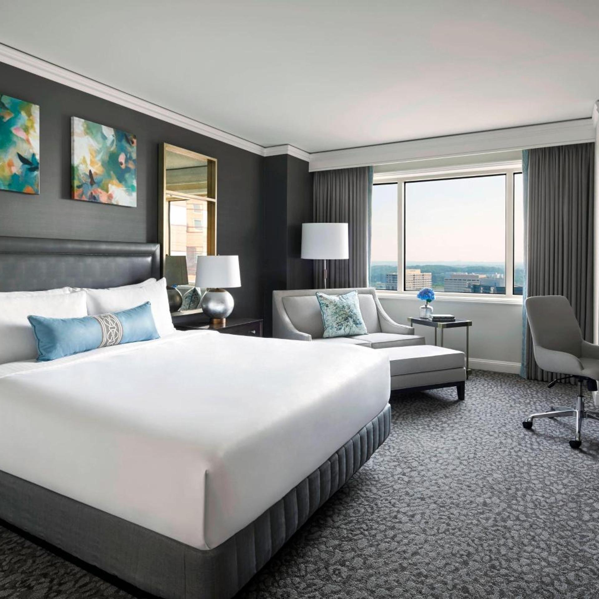 Guest Room, King Bed