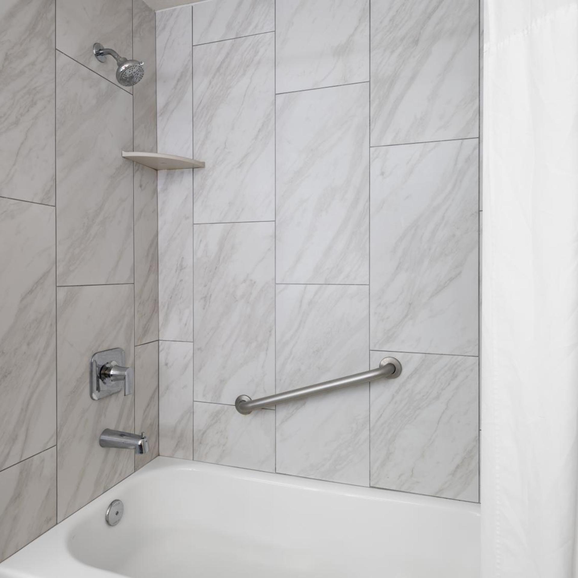 غرفة بسرير كينج بحوض جاكوزي، La Quinta Inn And Suites By Wyndham Pocatello 8/9