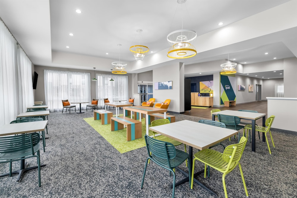 Spark by Hilton Hamburg 35/50