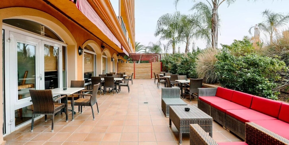 Luna Club Yoga & Spa Hotel 60/66