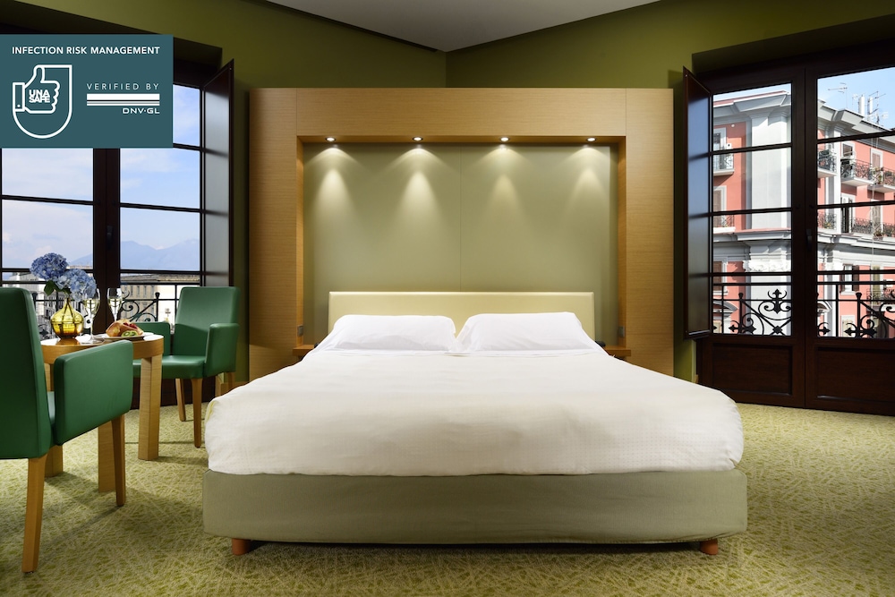 Unahotels Napoli 15/76
