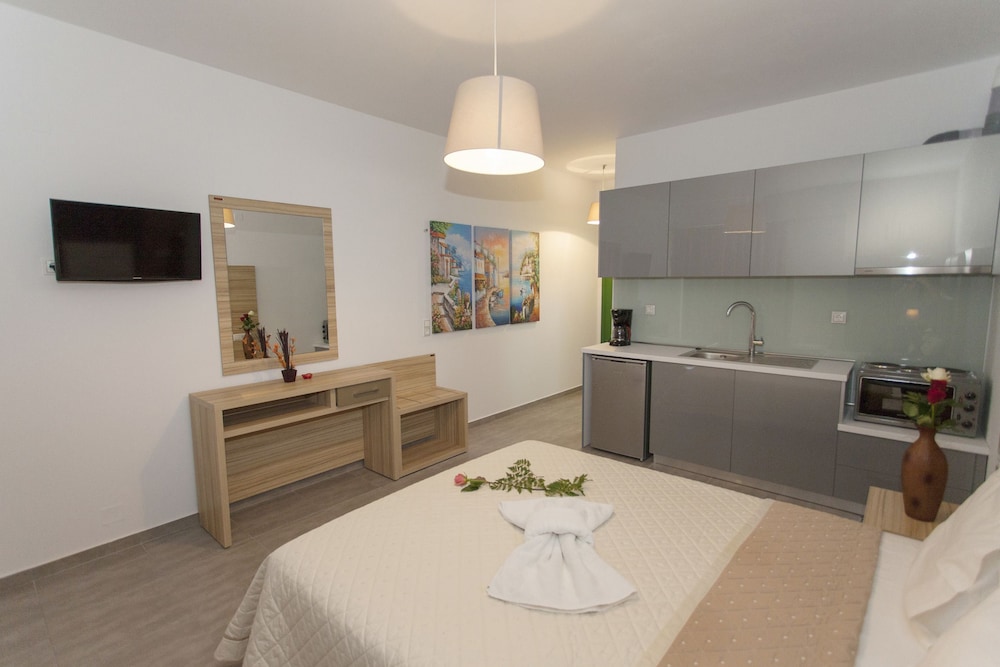 Oasis Apartments 37/50