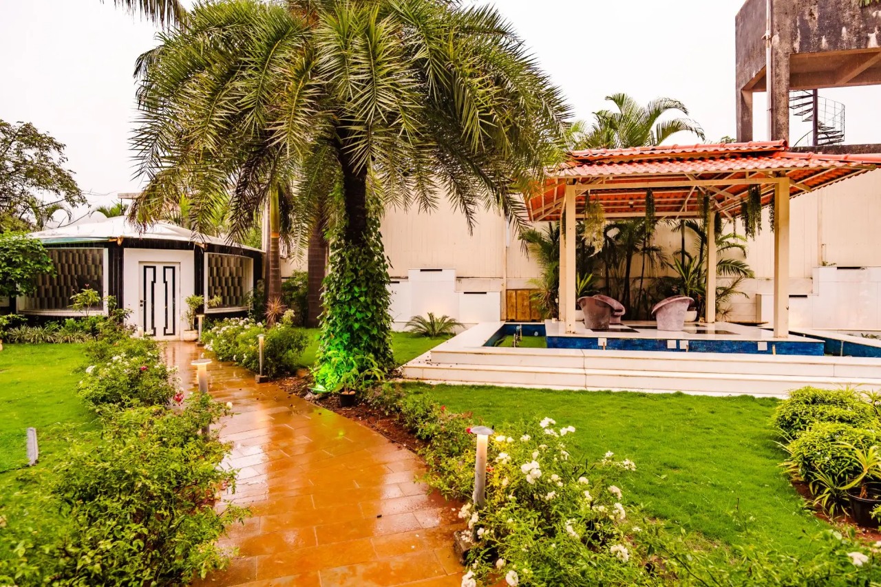 ELIVAAS Moonstone Meadows 9 BHK Retreat With Private Pool, Garden, Gazebo and Jacuzzi 15/16