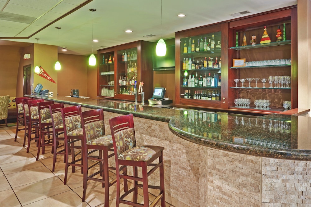 Holiday Inn Bloomington 39/53