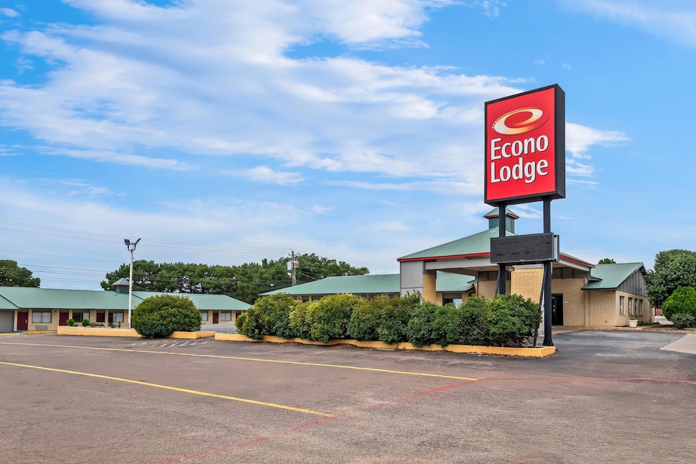 Econo Lodge Childress, TX 40/51