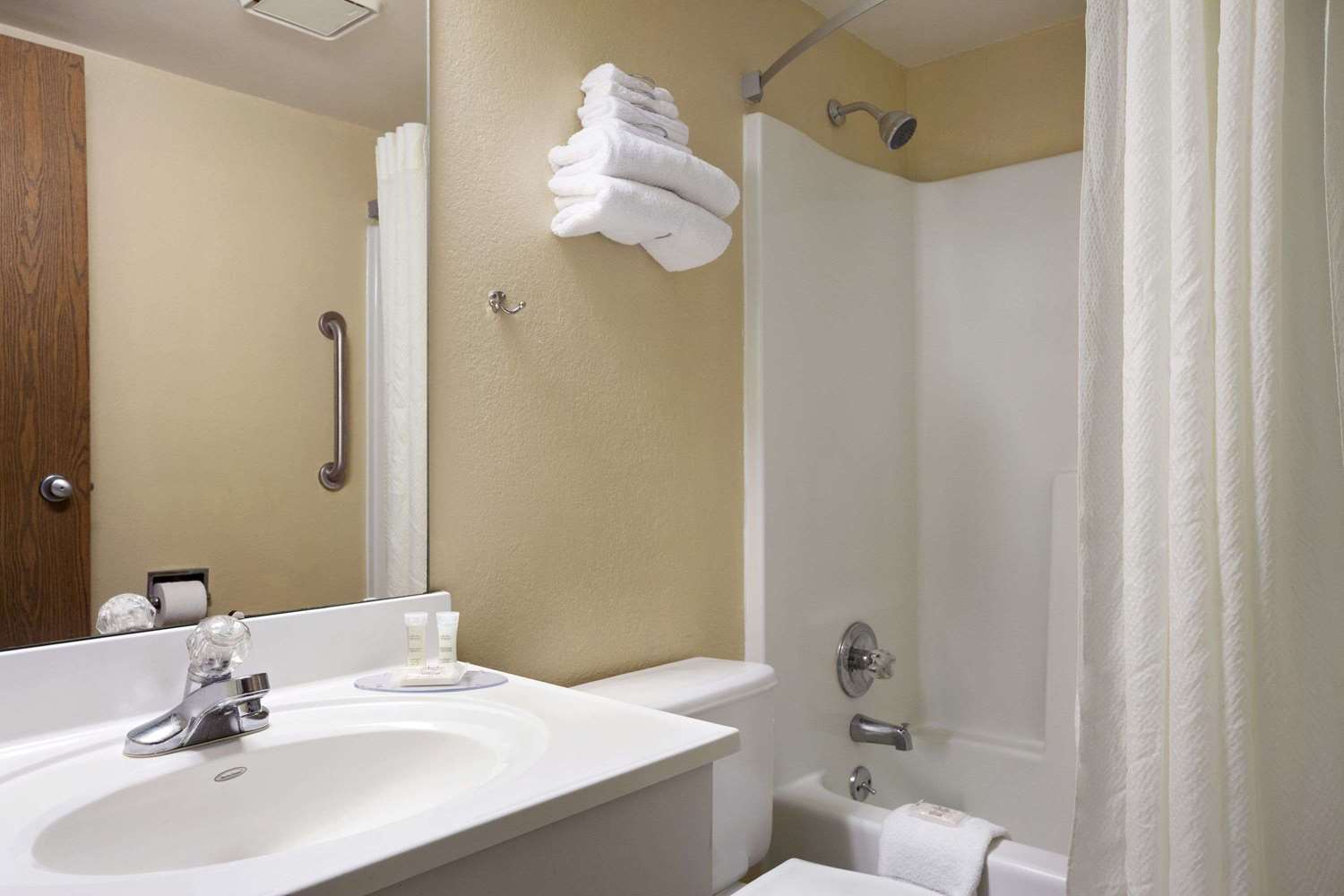 Super 8 by Wyndham Collinsville St. Louis 15/15
