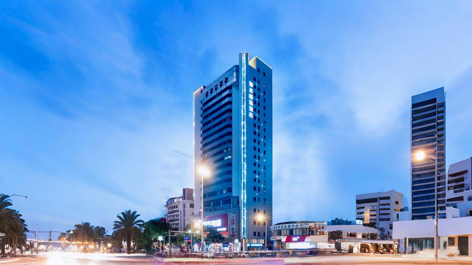 Home Inn Plus (Wuxi Zhongshan Road Shenglimen Metro Station) 12/57