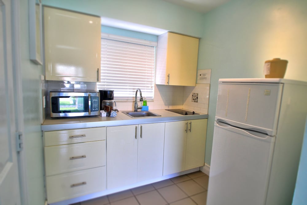 Hollywood Beachside Boutique Suites 11/46