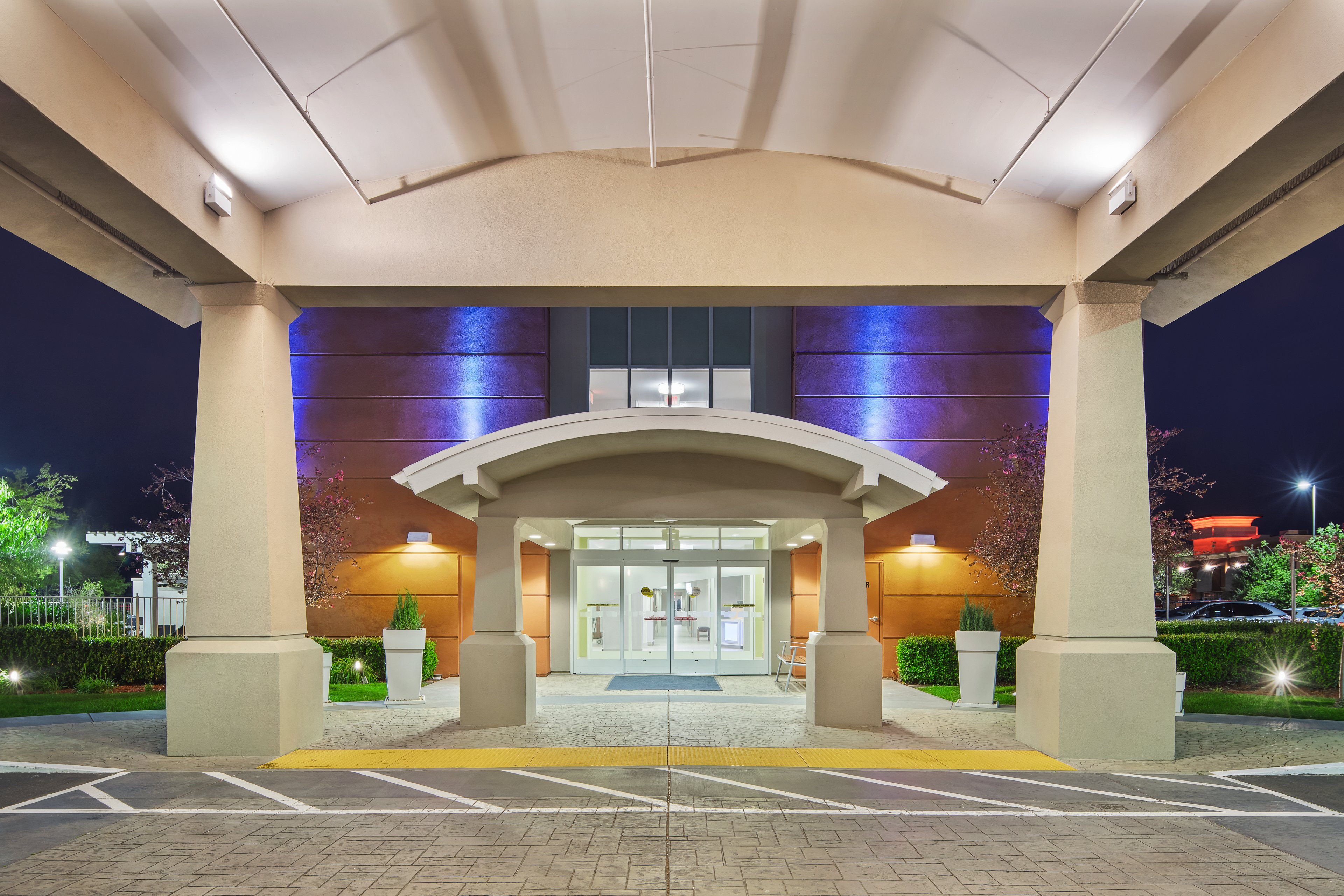 Holiday Inn Express & Suites Sacramento Airport Natomas, an IHG Hotel 1/23
