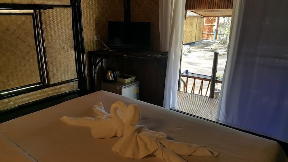 Eco Lanta Hideaway Beach Resort 18/44