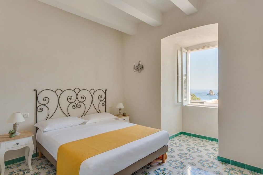Hotel Torre Dei Borboni 19/72