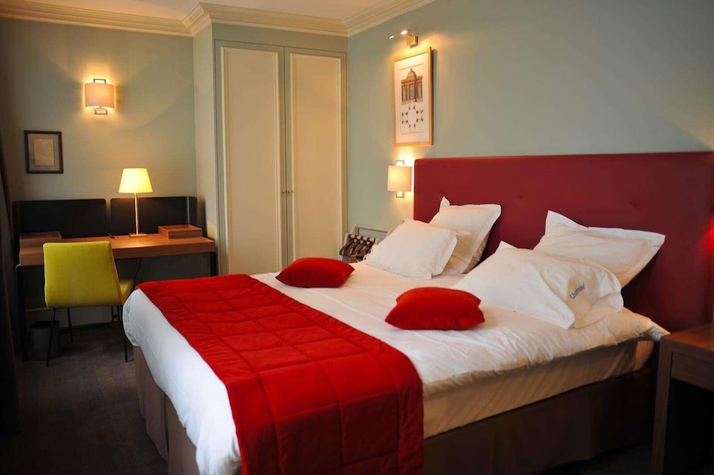 Hotel De L'Universite 16/50