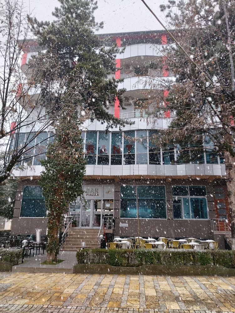 Hotel Piazza in PESHKOPI