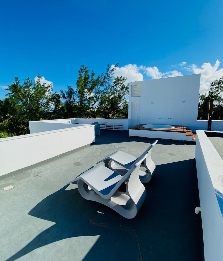 B Blue Beachouses 53/65