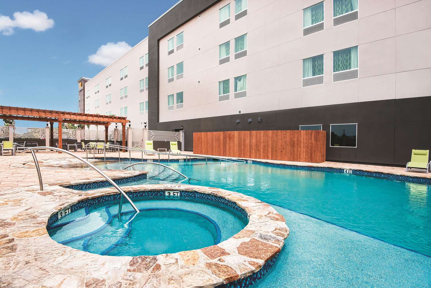 La Quinta Inn And Suites By Wyndham Mcallen Convention Center 53/56