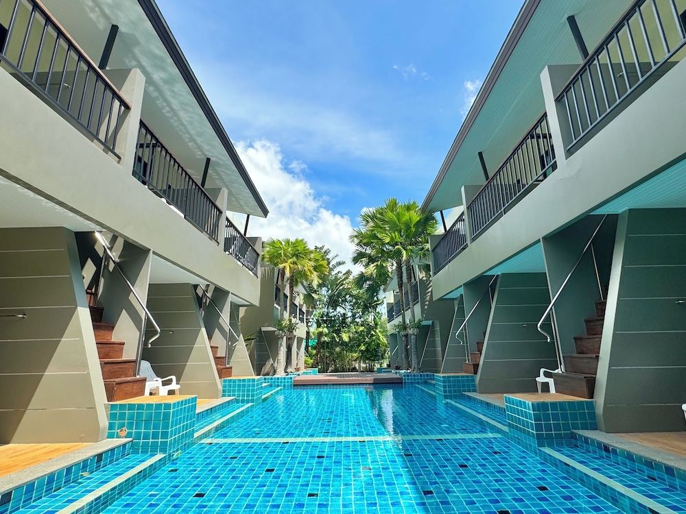 XAYA Pool Access Resort 33/39
